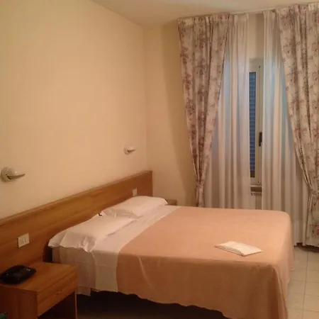 Hotel Elena 3*